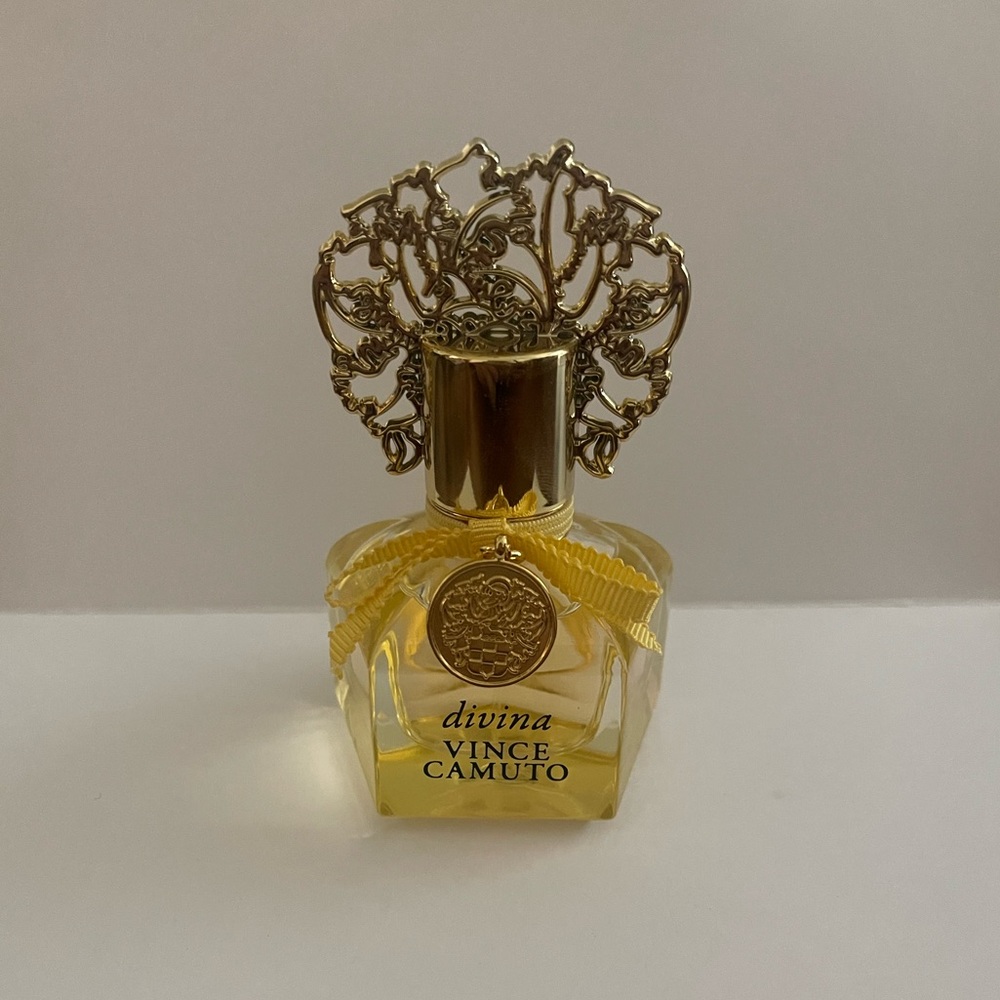 Divina Vince Camuto